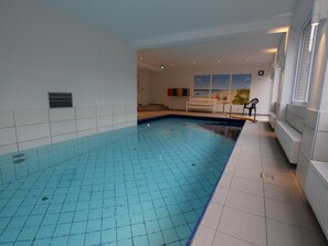 Apartemen | Kolam renang | Kolam renang indoor dan kolam renang outdoor