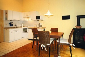 House | Private kitchen | Electric kettle, toaster, highchair