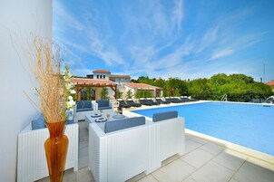 Apartment | Pool | Outdoor pool, a heated pool