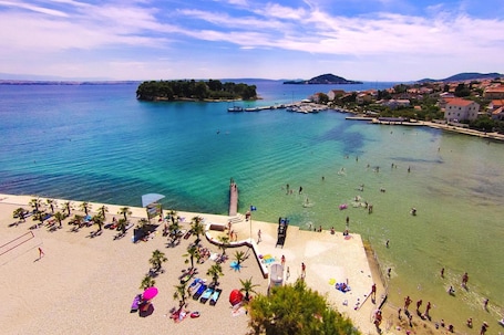 Vista al agua. Apartment on Ugljan Island by Sandy Beach