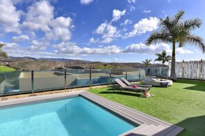 Pool - Modern Holiday Home With Pool in Maspalomas (San Bartolomé de Tirajana)