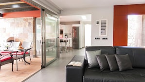 Living area - Modern Holiday Home With Pool in Maspalomas (San Bartolomé de Tirajana)