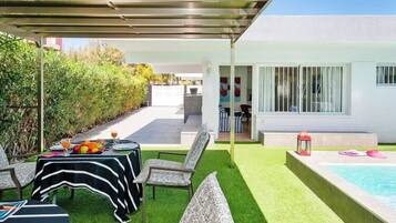 Bungalow | Kolam renang | Kolam renang indoor dan kolam renang outdoor