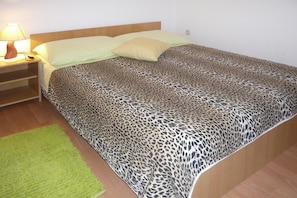 2 habitaciones y muebles diferentes