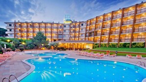 A hotel with a swimming pool, multiple balconies, and outdoor seating areas. - Aparthotel Tossa Park-formerly TUI Ferienhaus (Tossa de Mar)