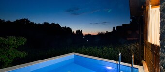Rustic Cottage With Heated Pool