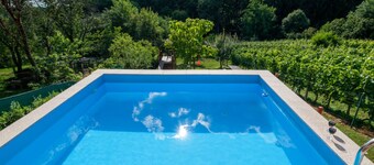 Rustic Cottage With Heated Pool