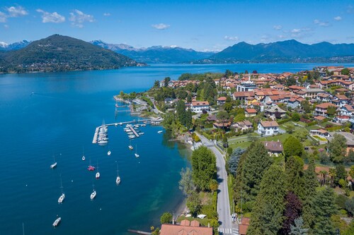 Cedar House Villa Few Minutes From Lake