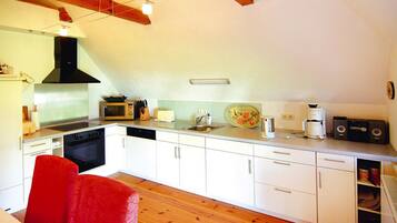 Căn hộ | Bếp riêng | Ấm điện, lò nướng bánh mì, ghế cao cho trẻ em