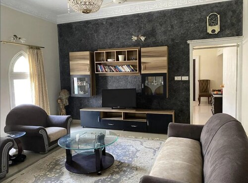 Charming 3-BR Haven with WiFi, AC in Central Karachi