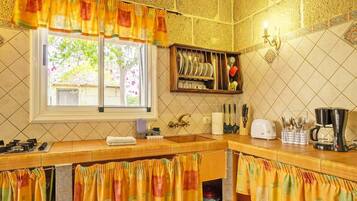 House | Dapur peribadi | Kerusi tinggi