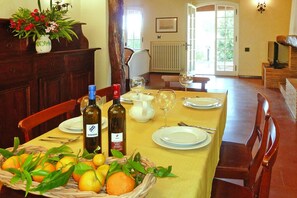 Villa | Dining - Villa in Rio Nell Elba With Pool (Rio)