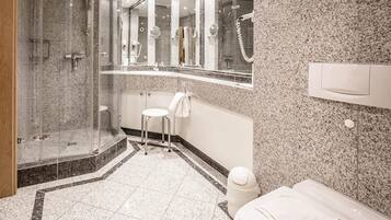 Apartment | Bilik Mandi | Tuala disediakan