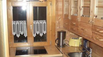 House | Private kitchen | Electric kettle, toaster, highchair