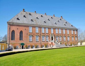 Apartment | View from property - Liebevoll Eingerichtete Ferienwohnung in Husum (Husum)