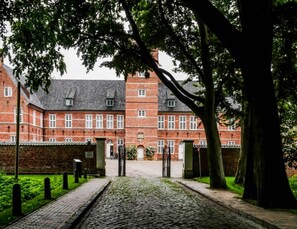 Apartment | View from property - Liebevoll Eingerichtete Ferienwohnung in Husum (Husum)