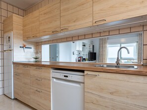 Apartment | Private kitchen - Faro's King of the Sea (Fuengirola)