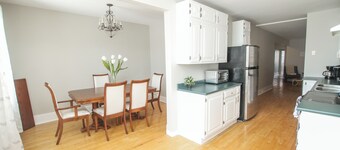 Apartment in the downtown area.  Close to shopping and restaurants. 