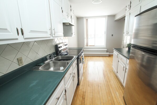 Fridge, microwave, oven, stovetop