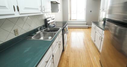 Apartment in the downtown area. Close to shopping and restaurants.