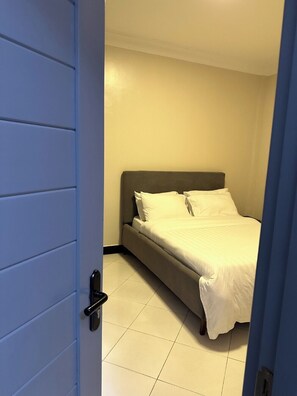 1 bedroom, iron/ironing board, WiFi, bed sheets - Charming 1-bedroom apartment in brilliant Kampala with AC, WiFi (Kampala)