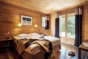 5 bedrooms, WiFi, bed sheets