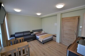 Apartment | 1 bedroom, bed sheets