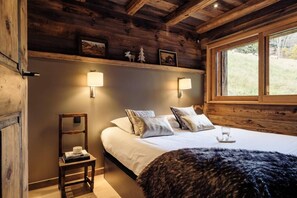 5 bedrooms, WiFi, bed sheets