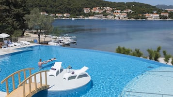 Apartment | Pool | Outdoor pool