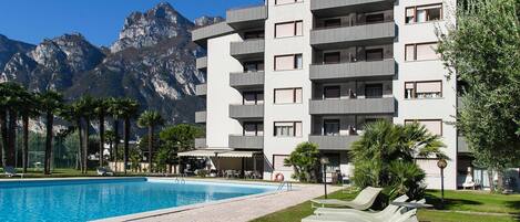 Appartement | Zwembad | Een buitenzwembad