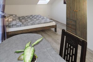 House | 4 bedrooms, individually furnished, bed sheets