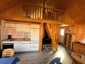 Casa | Cozinha privada | Chaleira elétrica, torradeira, cadeirão de bebê