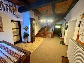 Apartment | Reception - Farmhouse in Carinthia Near Afritzer See (Treffen)