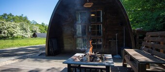 Dalwhinnie, Off-Grid Cabin in Woods: Dalwhinnie. Pet Friendly!