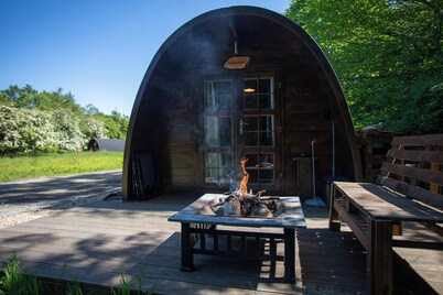 Dalwhinnie, Off-Grid Cabin in Woods: Dalwhinnie. Pet Friendly!
