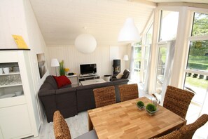 House | Living room - Ferienhaus Seebrise mit Sauna am Dummer See (Dümmer)