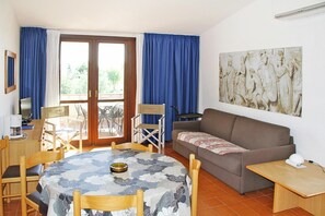 Living room - Apartment in Moniga del Garda Near Restaurants-formerly TUI Ferienhaus (Moniga del Garda)