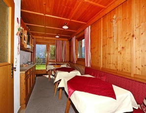 Apartment | 4 bedrooms, individually furnished, bed sheets