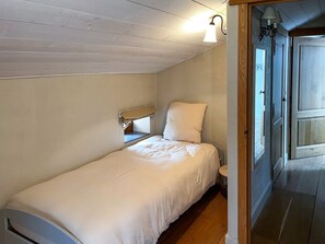2 室のベッドルーム、アイロン / アイロン台、旅行用ベビーベッド、WiFi (無料)