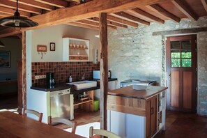 Refrigerador, microondas, horno, placa de cocina