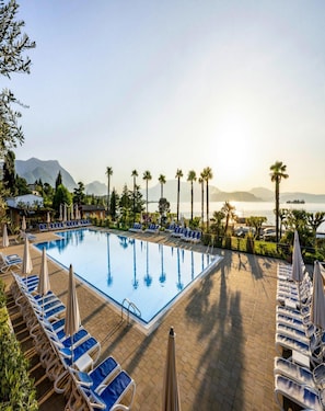Pool - Apartment in Manerba With Barbecue (Manerba del Garda)
