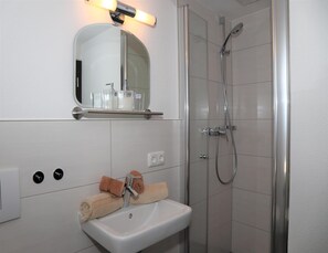 Apartment | Bathroom - Apartment in Krimml Near Waterfalls (Krimml)