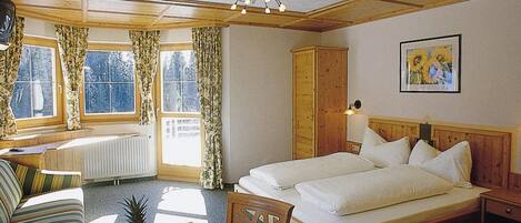 2 عدّة غرف نوم وملاءات أسرّة