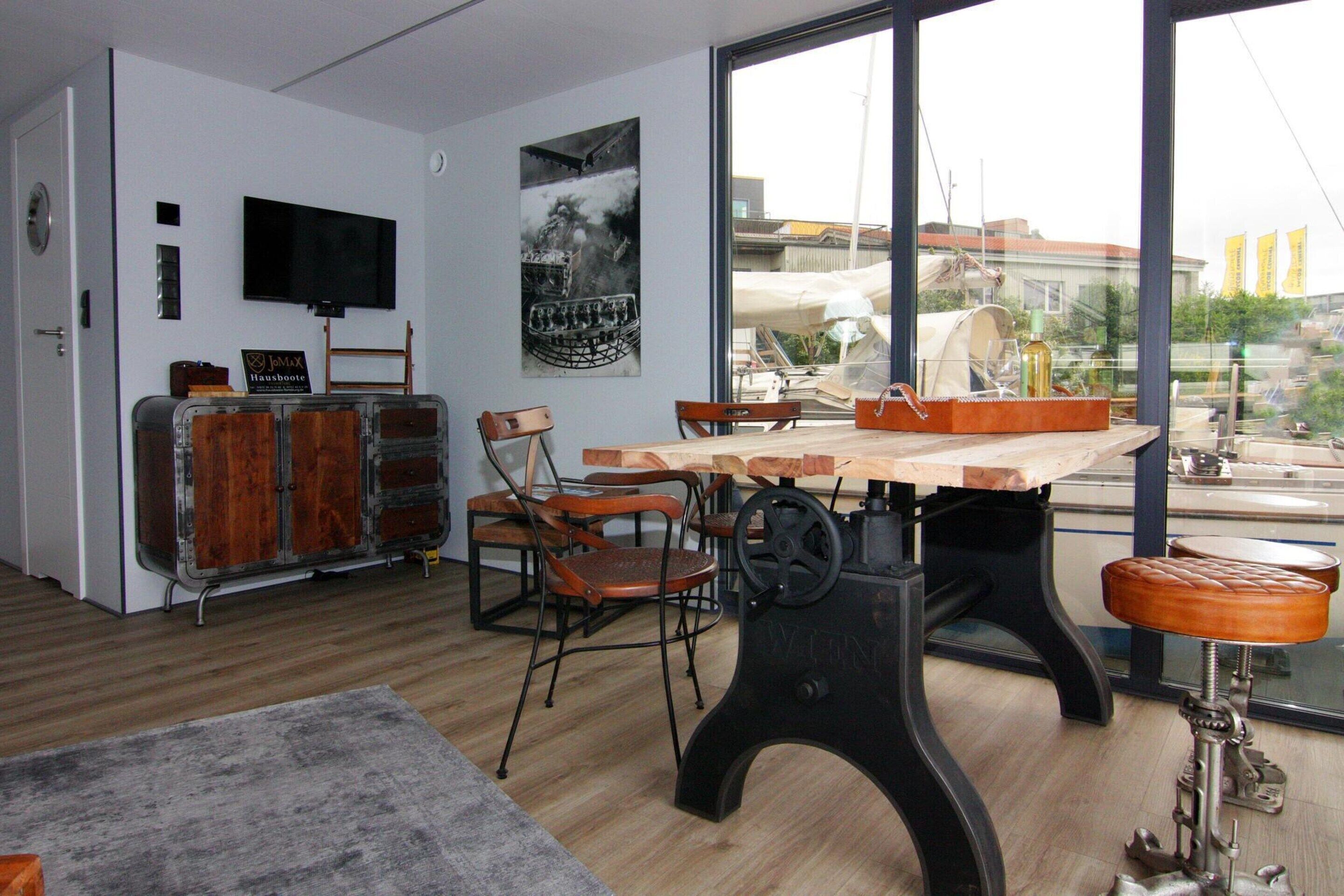 Mobile Home | Dining