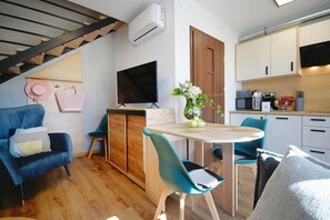 House | Private kitchen | Electric kettle - Holiday Home in Mielenko Near Beach (Mielno)