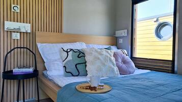 Mobile Home | 2 bedrooms, individually furnished, bed sheets