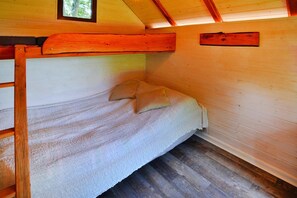 Huoneisto | 4 makuuhuonetta, yksilöllisesti kalustettu, vuodevaatteet