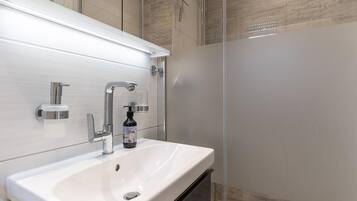 Apartment | Bilik Mandi