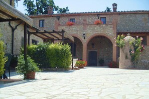 Apartment | Exterior - Apartment in Volterra With Panoramic Views (Volterra)
