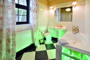 Villa | Bathroom - Large Holiday Villa With Fireplace and Garden (gmina Polanów)
